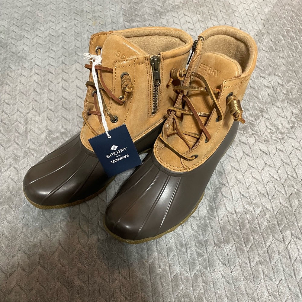 NWT Sperry boots